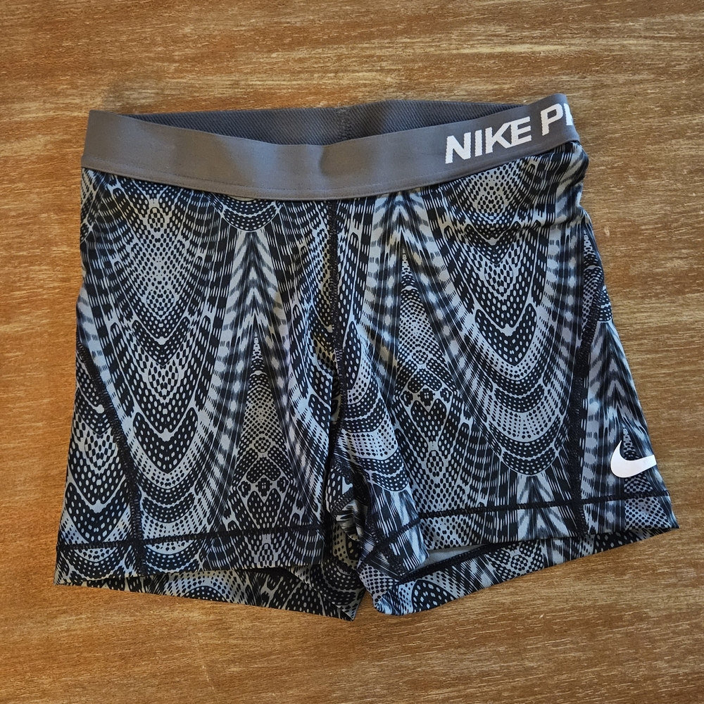 Nike Pro Shorts: Dri-FIT Gray and Black Geometric Athletic Compression Shorts M